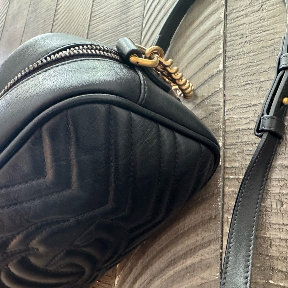 - Gorgeous. Gucci - Authentic Pre Loved Small GG Marmont Leather Crossbody. - Picture 9 of 15
